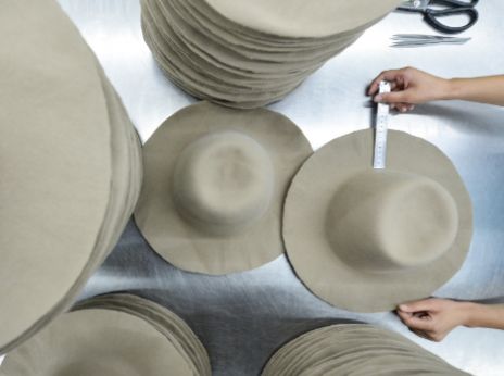 What is the difference between OEM and private label hats?
