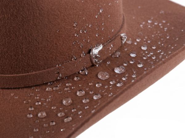 Water-repellent felt hat